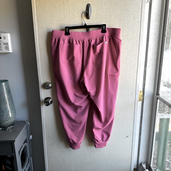 FIGS F’ing Pink scrubs size 3XL. Worn once. - Picture 9 of 10